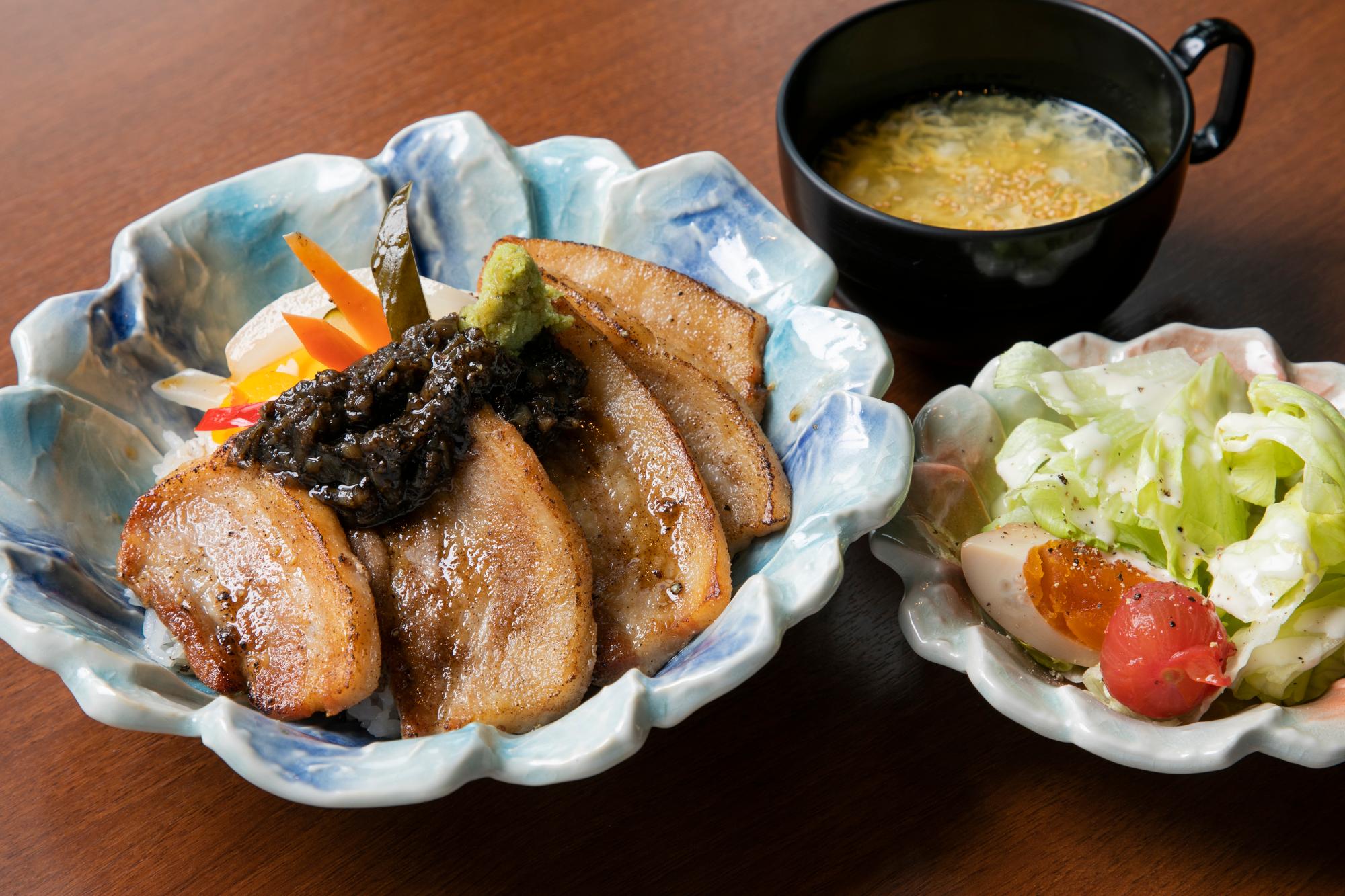 西海ポークを使った丼ぶり
