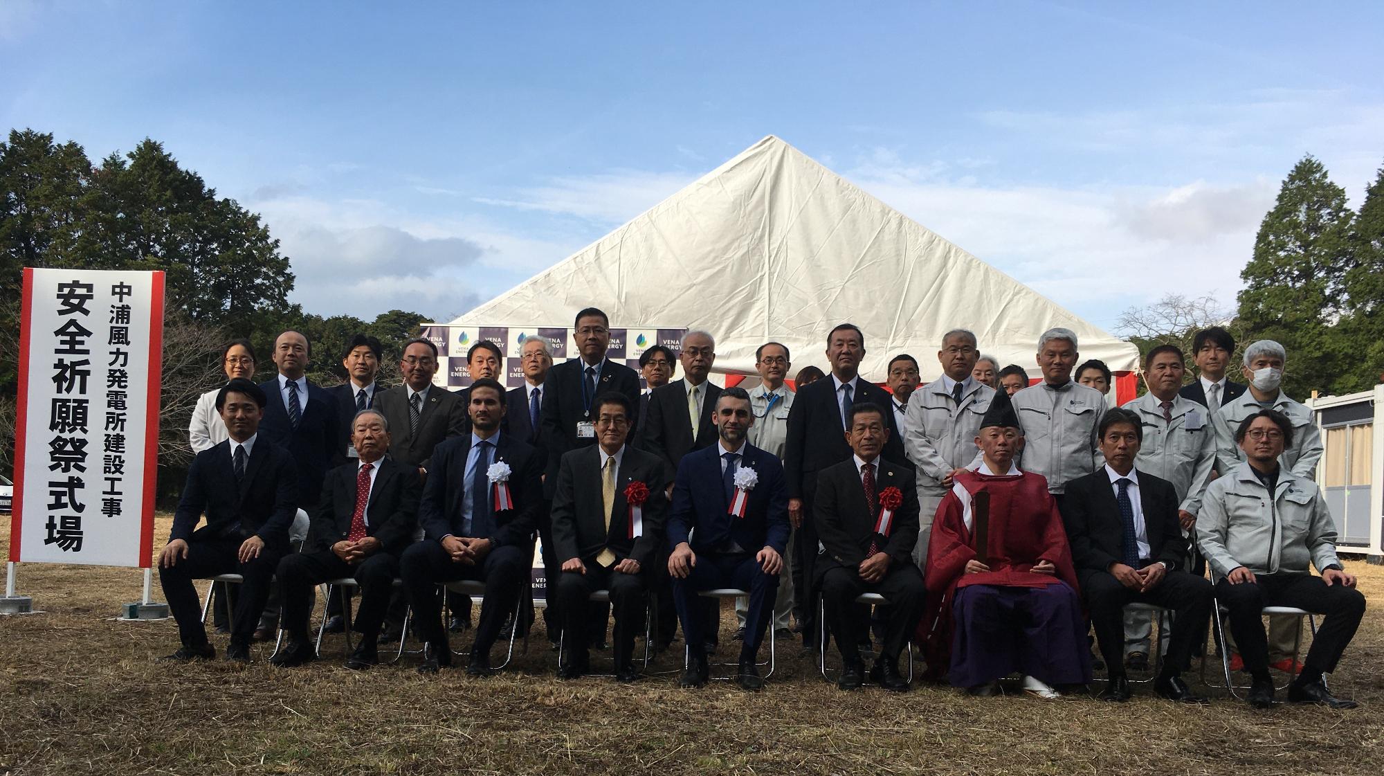 関係者による集合写真