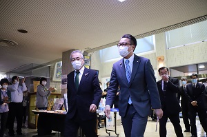 知事