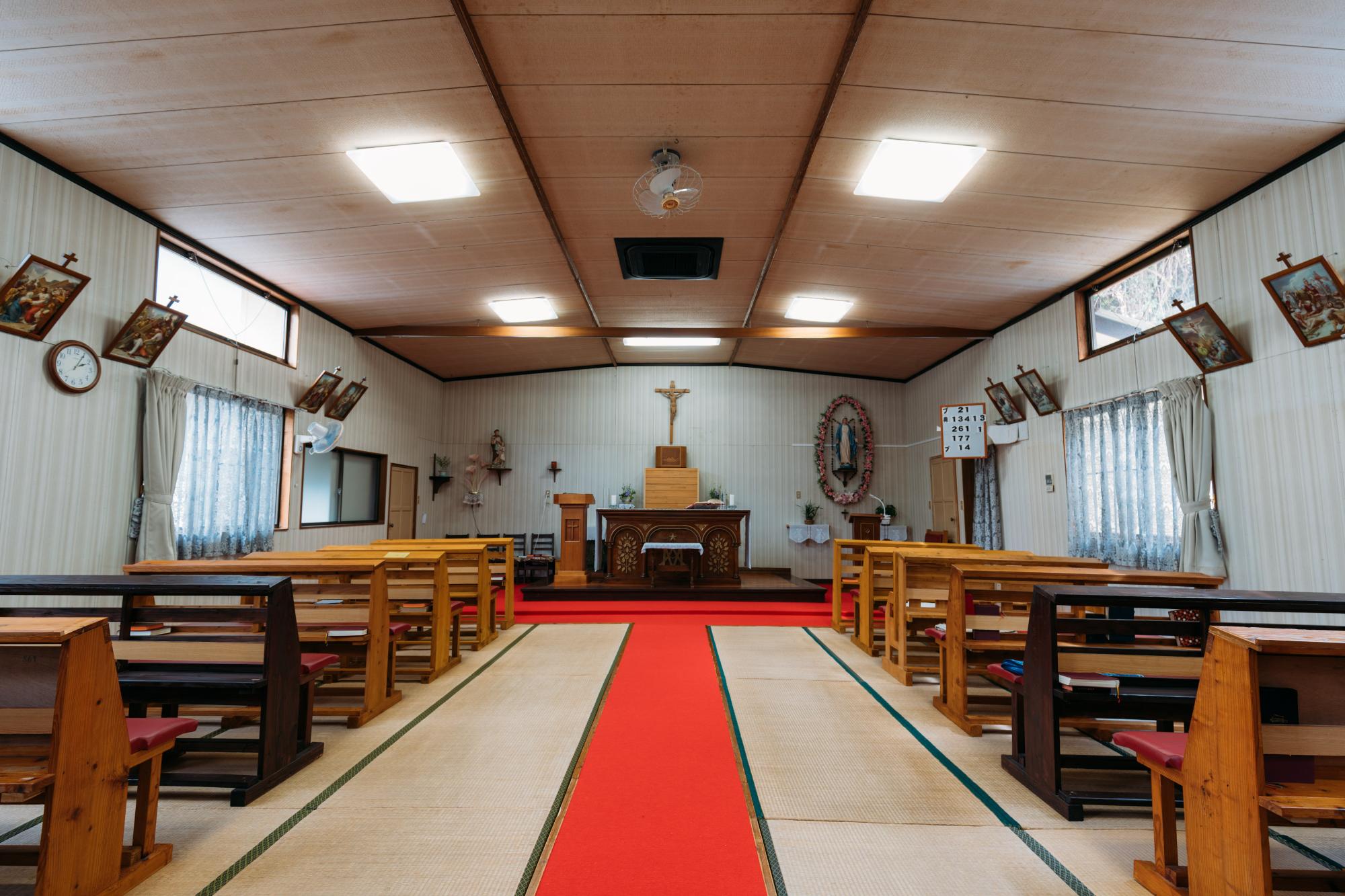 間瀬教会内の写真
