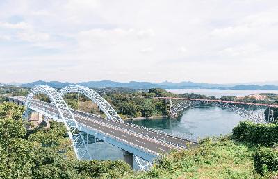西海橋の全景の写真
